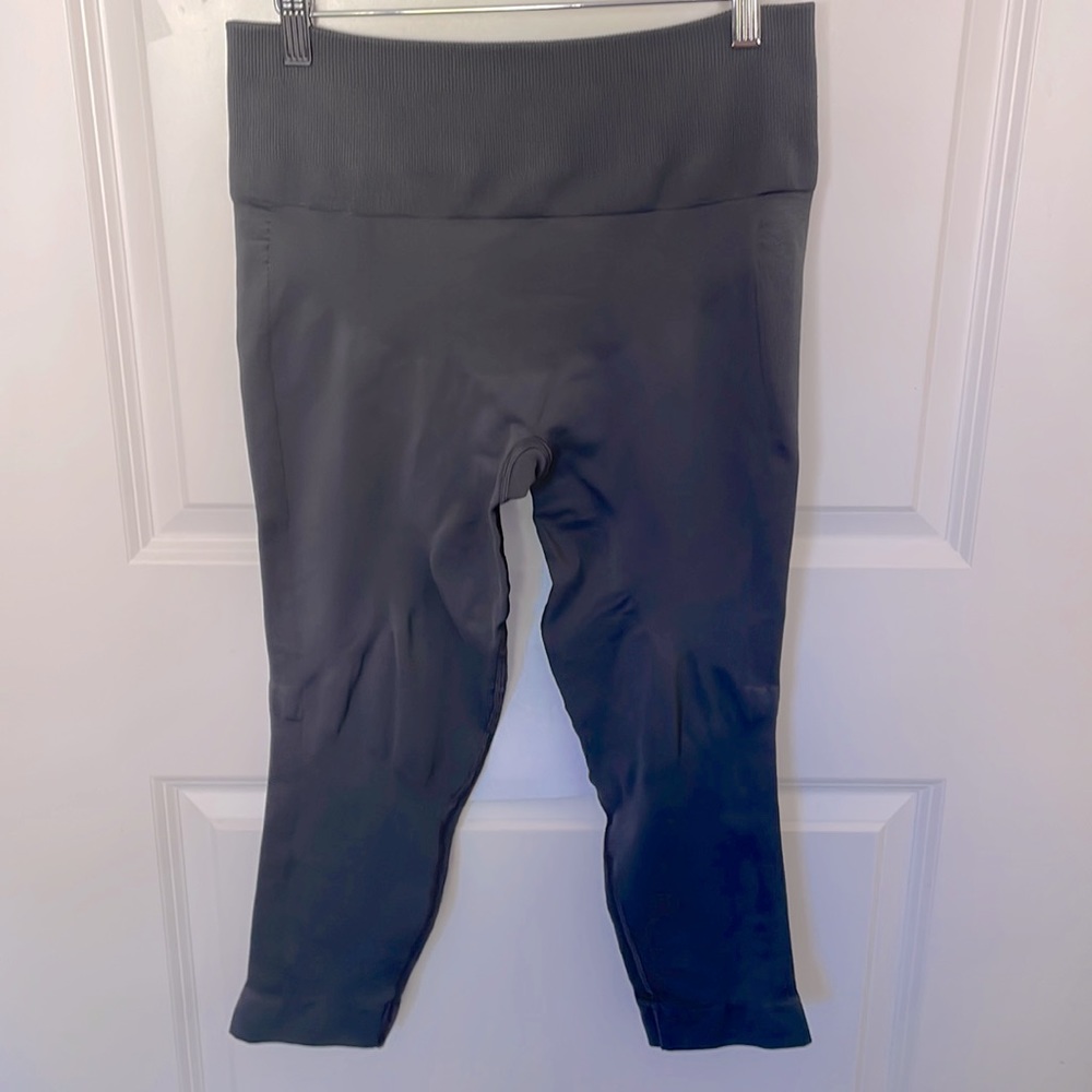 Lululemon Grey Crop Seamless Leggings 12 Activewear Workout